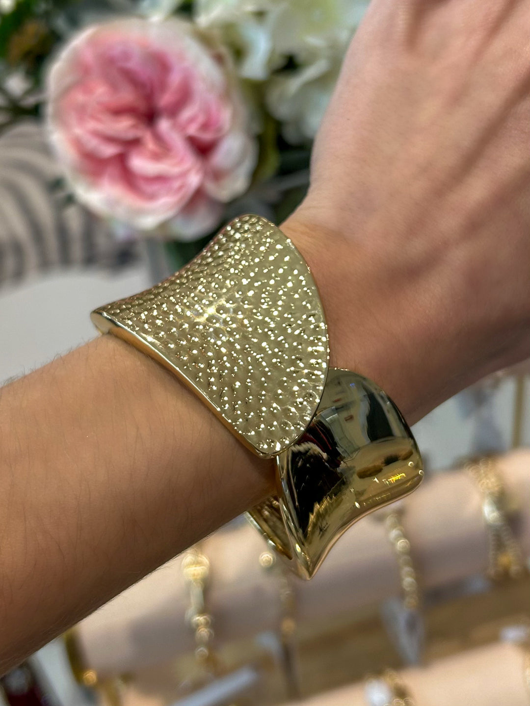 Gold Leaf Hammered Speck Large Bangle