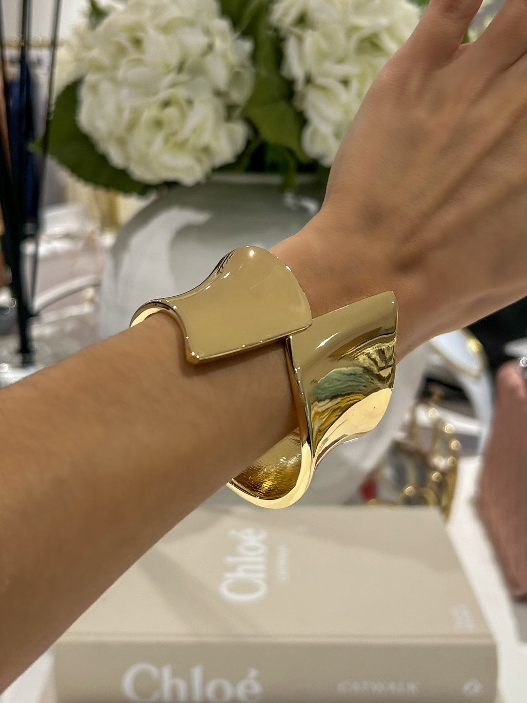 Plain Cross Over Thick Bangle (2 Colours)