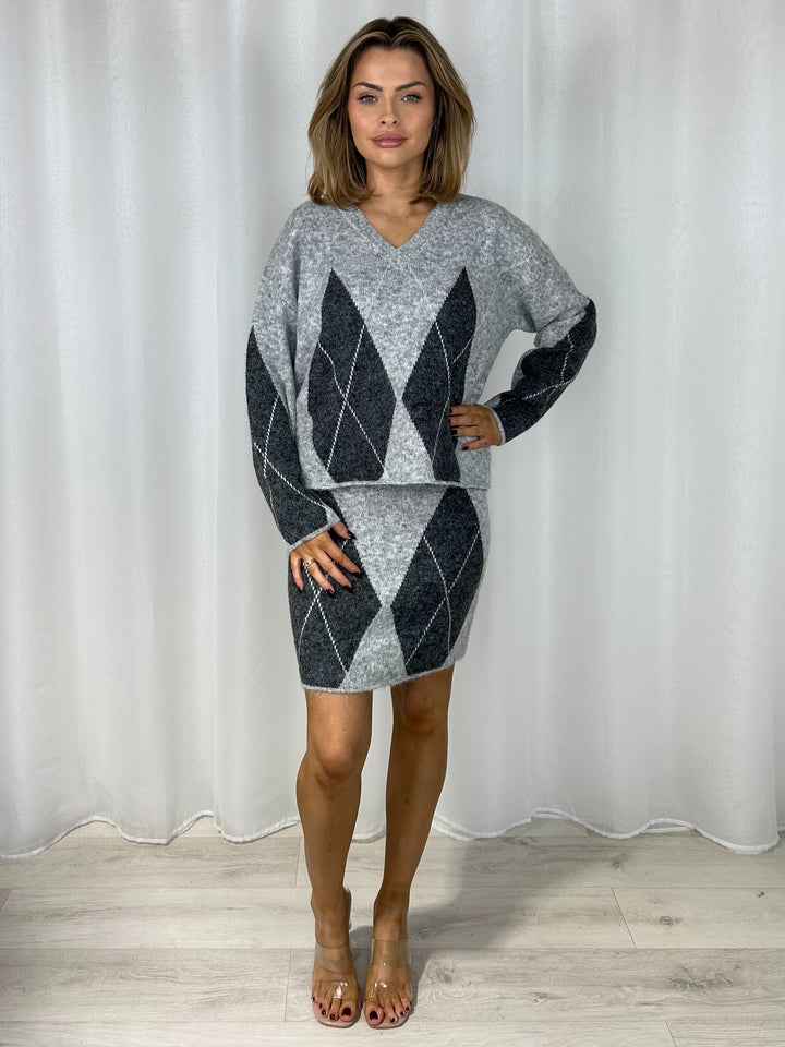 Soft Knit Diamond Design V-Neck Jumper & Skirt Co-Ord (2 Colours)
