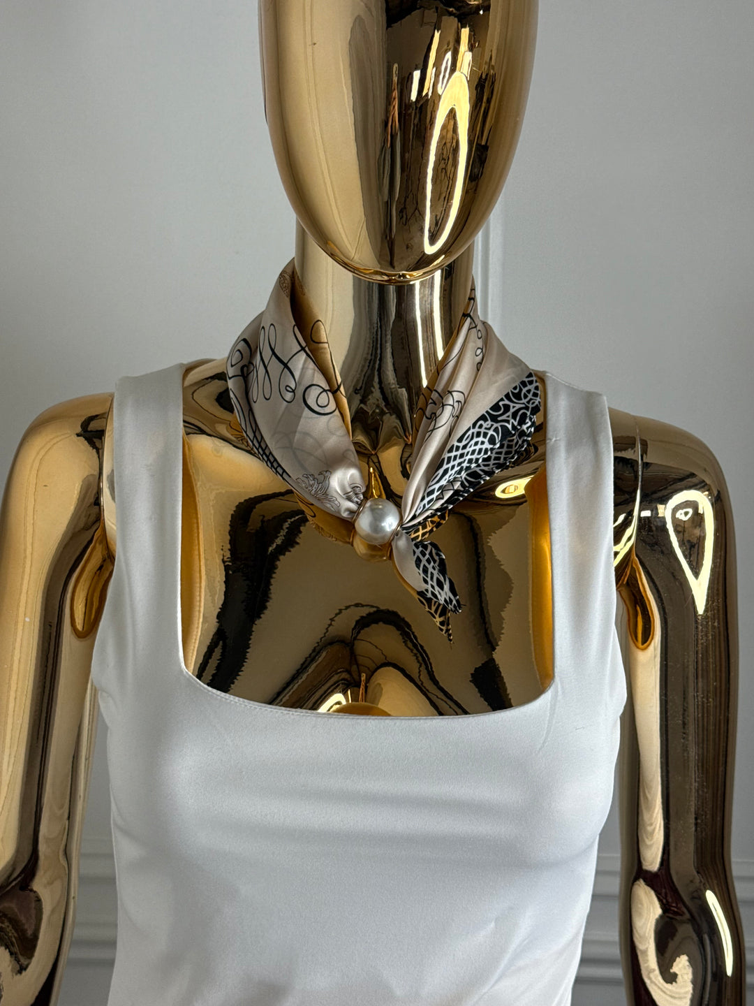 Magnetic Pearl Neck Scarf (22 Colours)
