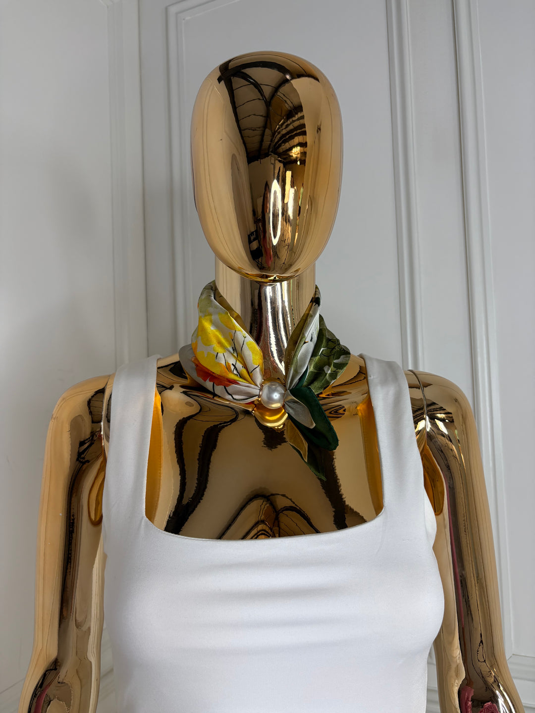 Magnetic Pearl Neck Scarf (22 Colours)