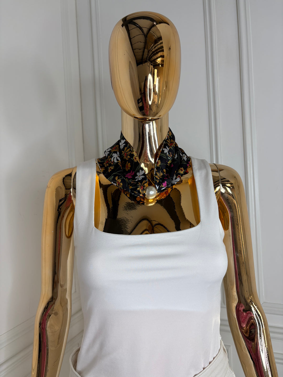 Magnetic Pearl Neck Scarf (22 Colours)