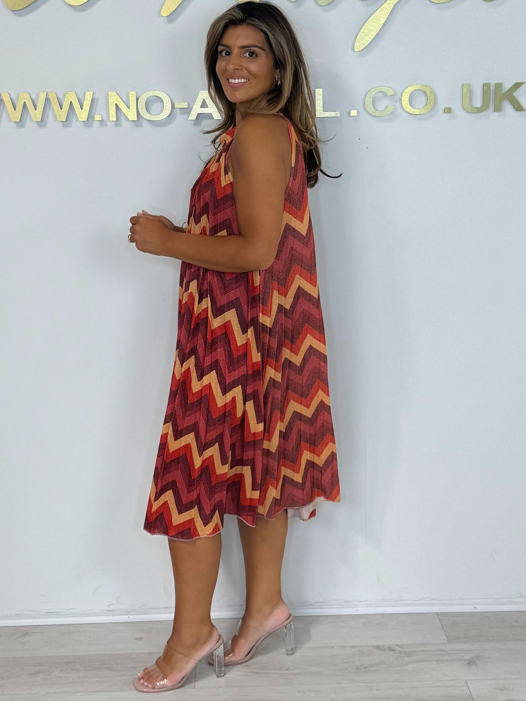 Zigzag Halter Neck Tie Up Pleated Midi Dress (2 Colour)