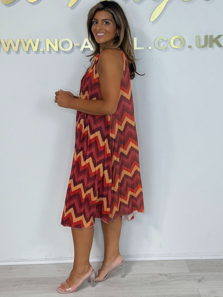 Zigzag Halter Neck Tie Up Pleated Midi Dress (2 Colour)