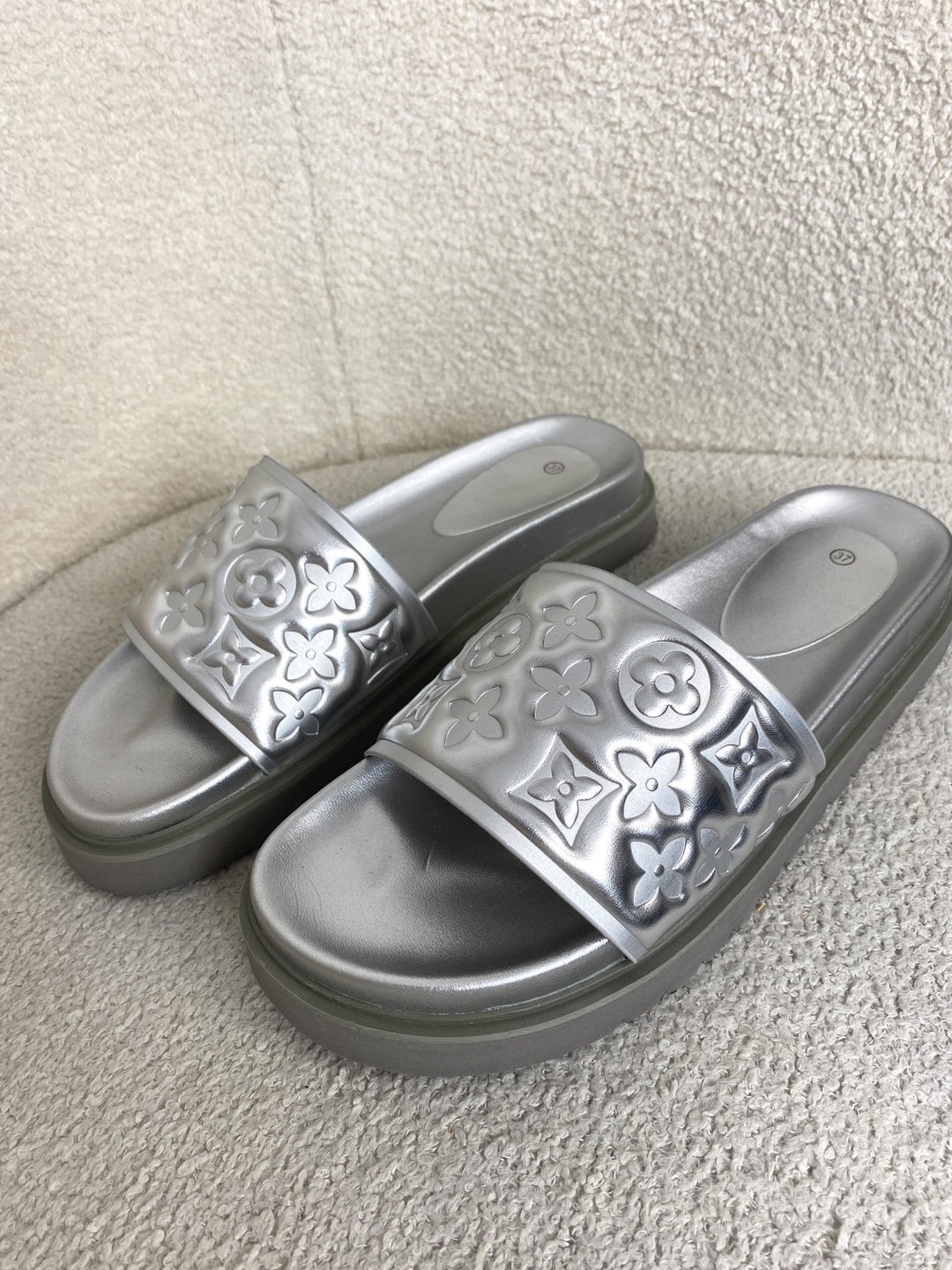 Chunky Sliders ( 2 colours )