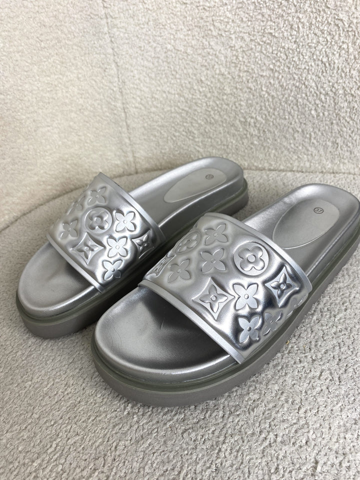 Chunky Sliders ( 2 colours )
