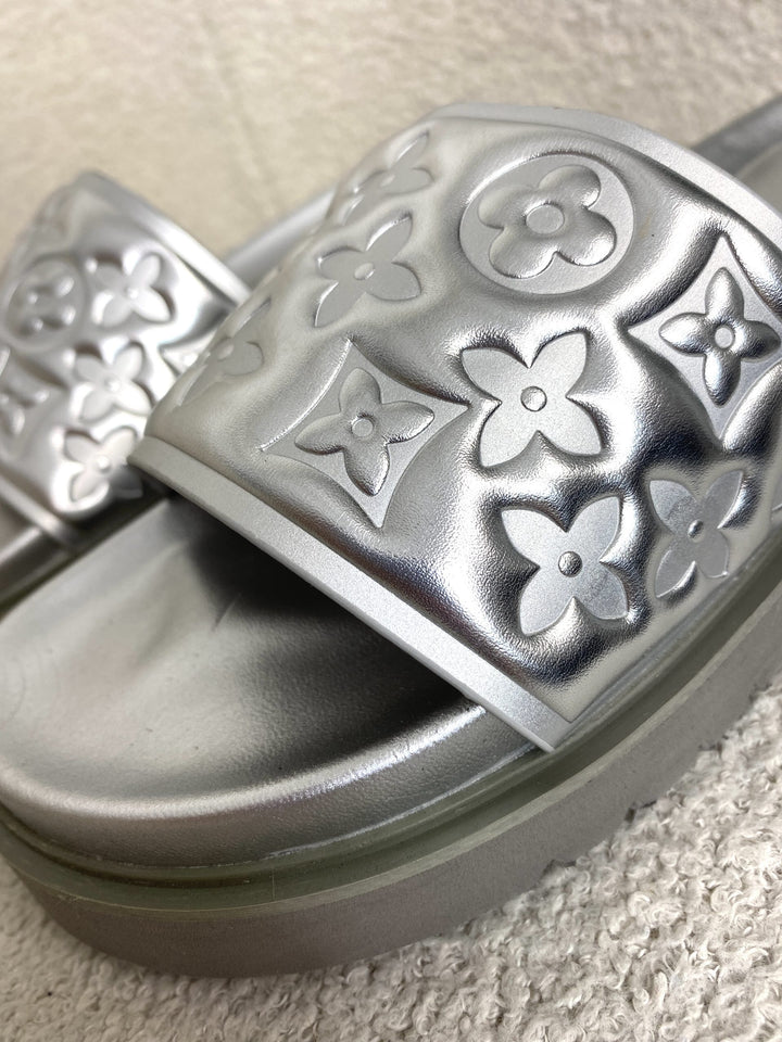 Chunky Sliders ( 2 colours )