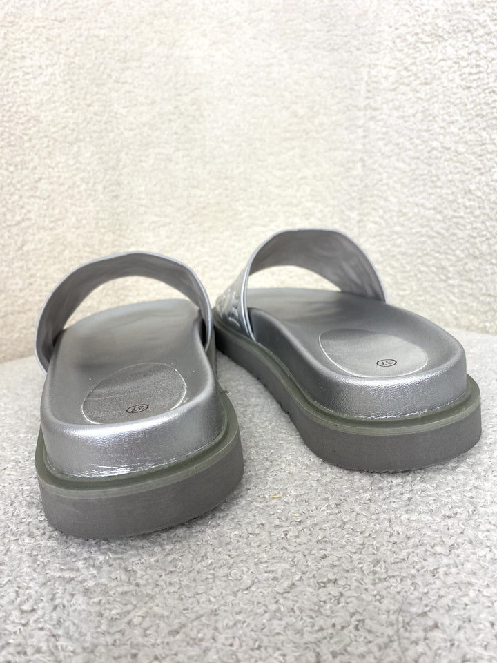 Chunky Sliders ( 2 colours )