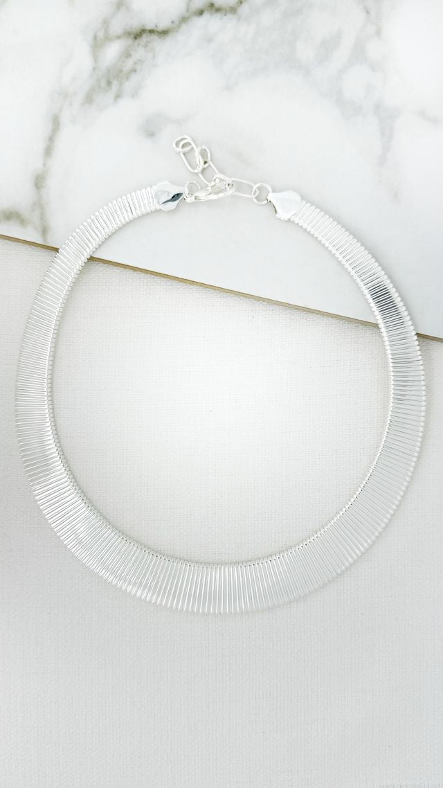 Flat Metal Ribbed Detail Choker (2 Colours)